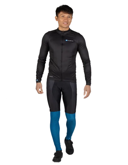 The model is 173 cm  and is wearing a size S