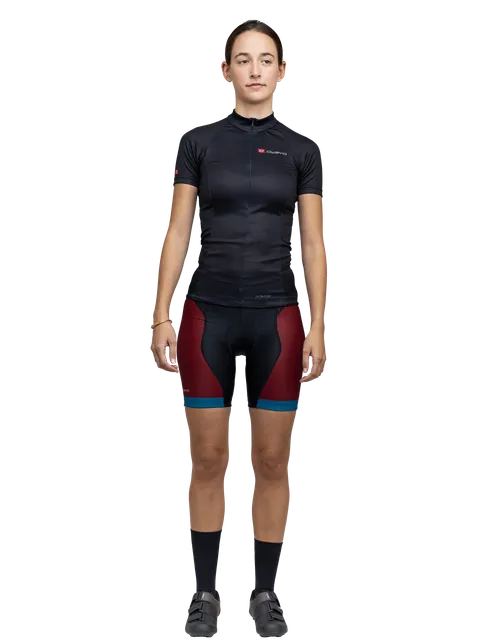 The model is 175 cm  and is wearing a size S3