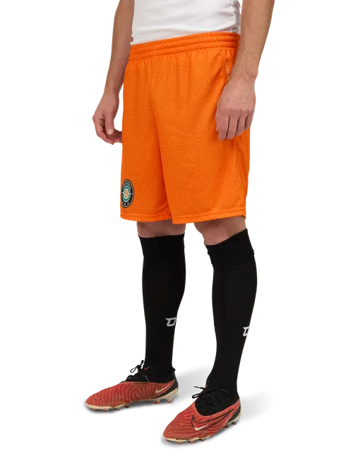 The model is 176 cm  and is wearing a size 4